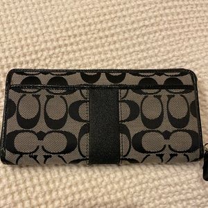 Coach wallet - excellent condition